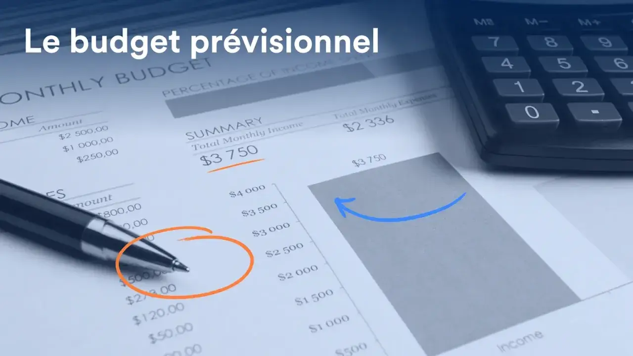 Un stylo sur un budget prévisionnel, avec une calculatrice. Le budget est en cours de construction, avec des chiffres et un graphique.