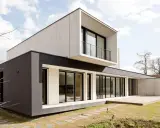 Maison moderne 100m2, béton et anthracite. Le prix maison neuve 100m2 sans terrain est un bon point de départ pour votre projet.
