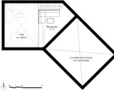 Plan maison 100m2 à étage : vue en coupe d'une mezzanine avec salon et salle à manger, et combles techniques non aménagés.
