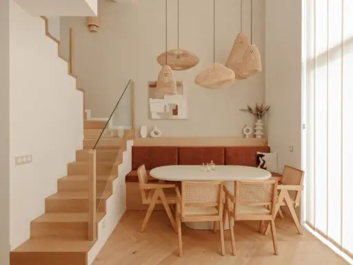 Plan salle à manger avec banquette, table ovale et chaises en rotin. Escalier en bois à gauche.