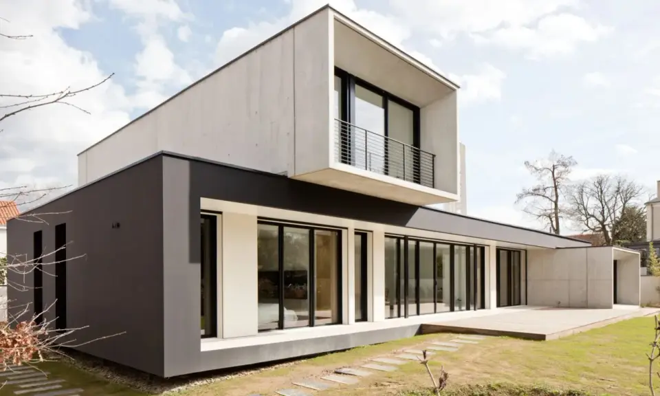 Maison moderne 100m2, béton et anthracite. Le prix maison neuve 100m2 sans terrain est un bon point de départ pour votre projet.