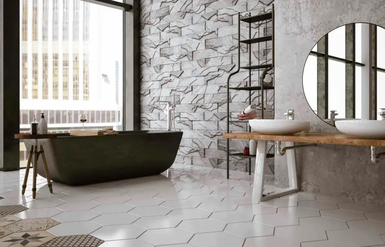 Salle de bain moderne avec baignoire îlot, double vasque et mur en pierre. Idéal pour estimer le prix pose carrelage m2.