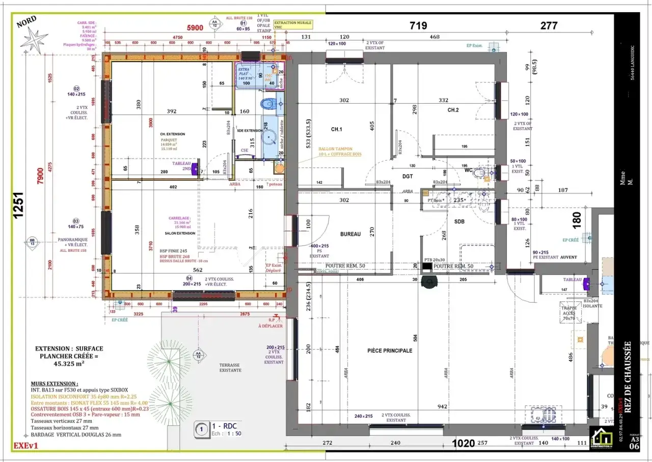 Plan d'un projet de construction avec détails des pièces, matériaux et dimensions.
