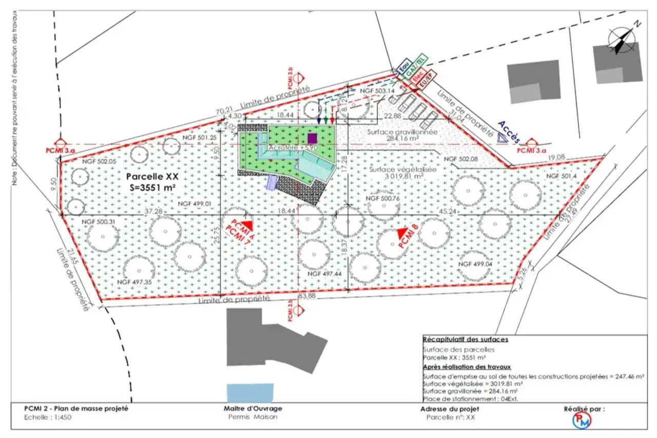 Plan de construction détaillé d'une parcelle XX de 3551 m², montrant les limites, surfaces végétalisées et gravillonnées, ainsi que l'accès et les réseaux.