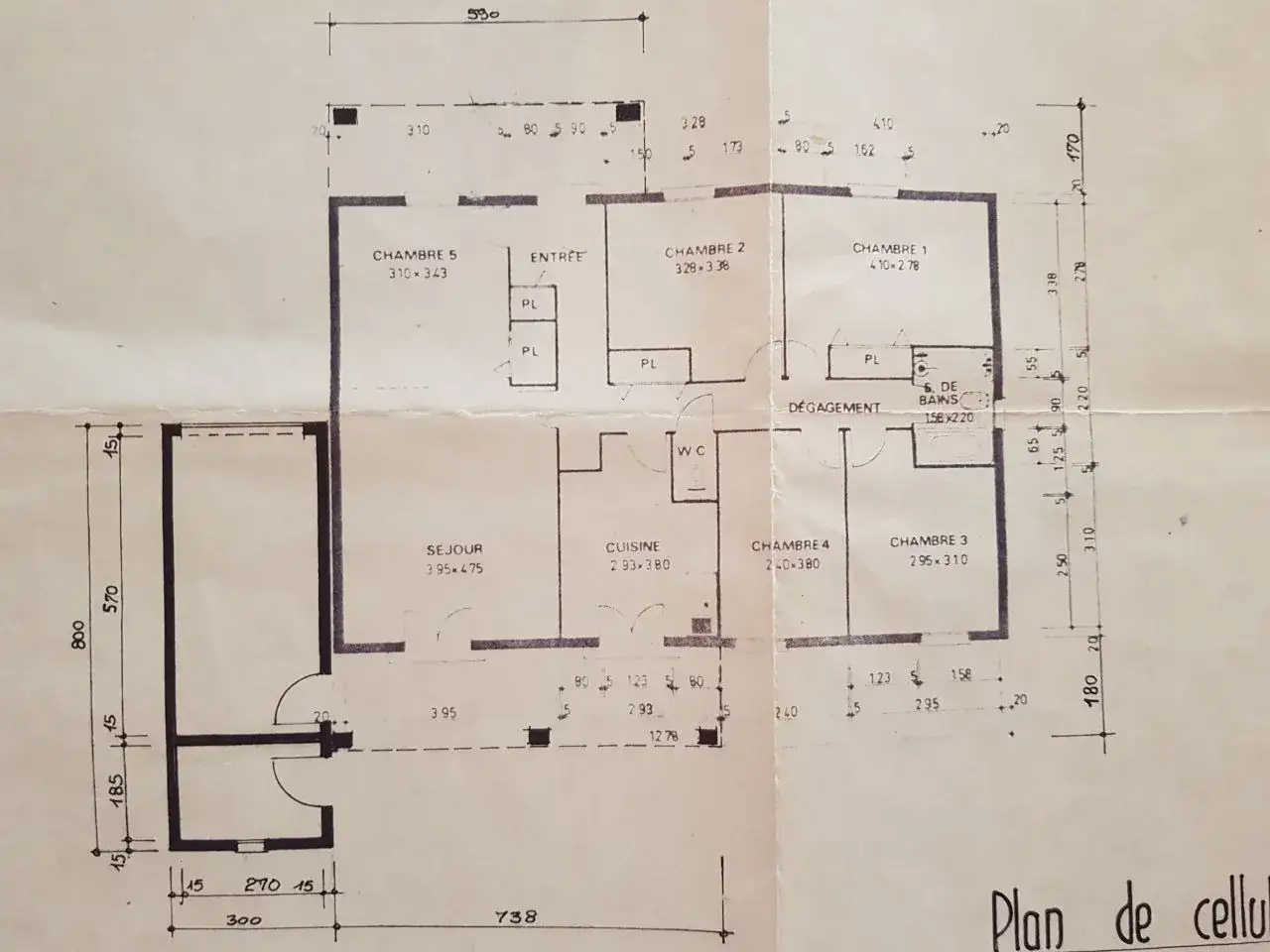 Plan maison Phénix 1980 : 3 chambres, séjour, cuisine, salle de bain, WC, entrée et dégagement.