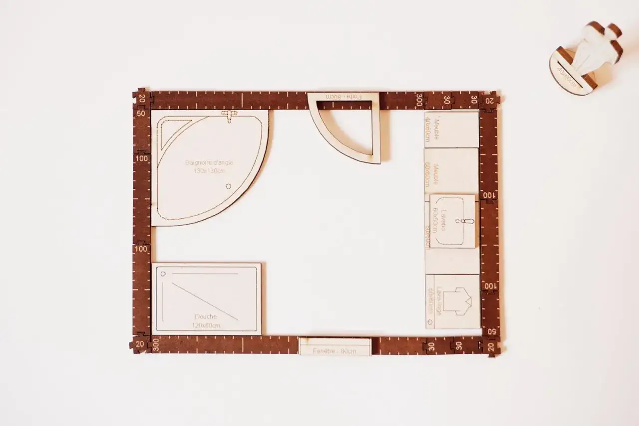 Plan d'une chambre 9m2 avec salle de bain : baignoire d'angle, douche, lavabo, meubles et fen&ecirc;tre.