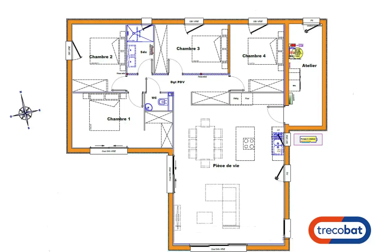 Plan d'une maison écologique moderne avec 4 chambres, une pièce de vie spacieuse, un atelier et une pompe à chaleur.